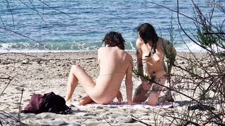 Beach sex between two passionate lovers. Female Squirting Orgasms at 7.40 and 13.25 – – Video shot with my new telephoto lens